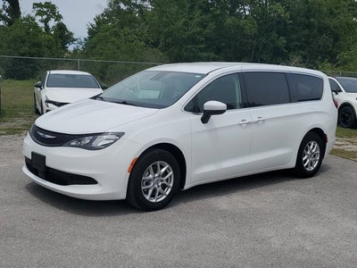 2023 Chrysler Voyager LX