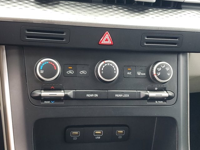 2023 Kia Carnival LX