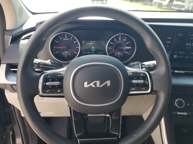 2023 Kia Carnival LX