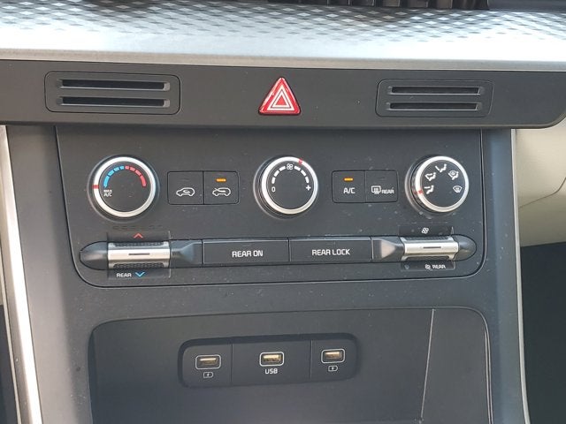 2023 Kia Carnival LX