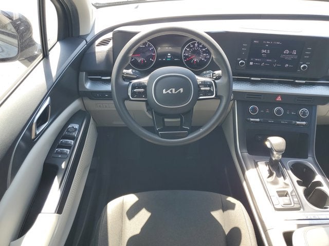 2023 Kia Carnival LX